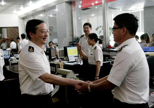 胡伟到杭州海关调研指导党的群众路线教育实践活动(图)