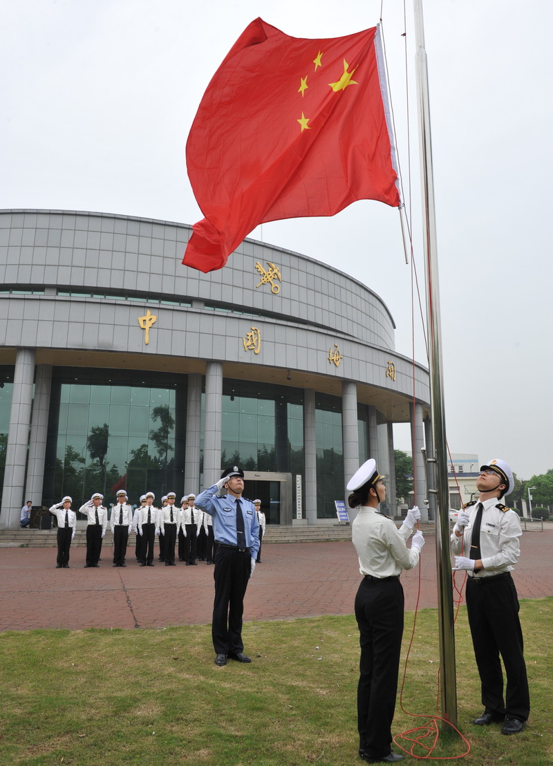 我关举行升国旗仪式