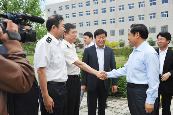 省委书记王儒林到珲春调研并听取海关工作汇报